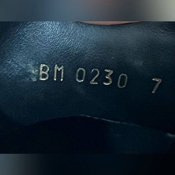 Louis Vuitton Authentic Run Away Sneaker Tri-Color Size UK7 Mens  Box & Dust bag - Picture 8 of 13